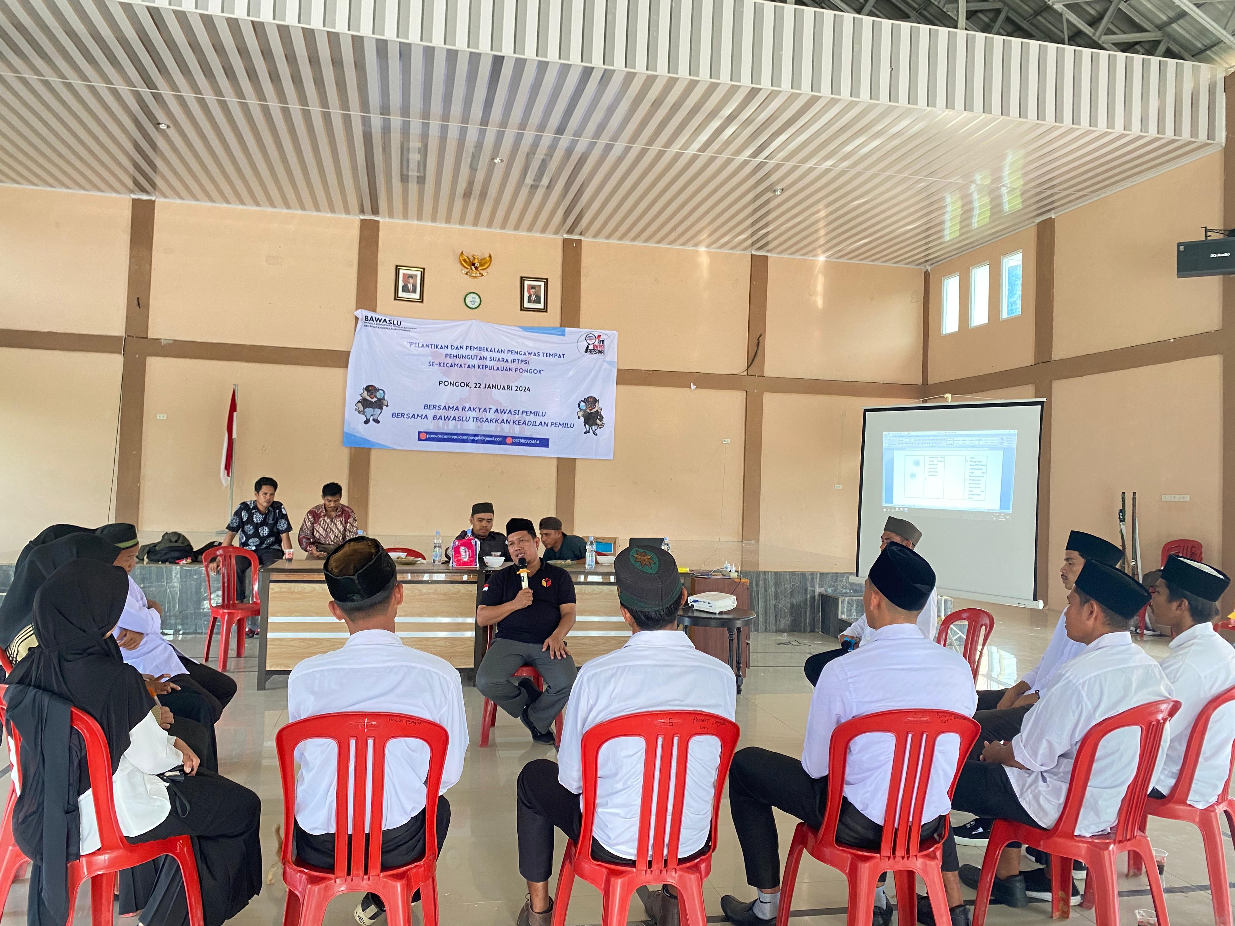 Pelantikan dan Pembekalan Pengawas TPS di Kecamatan Pongok