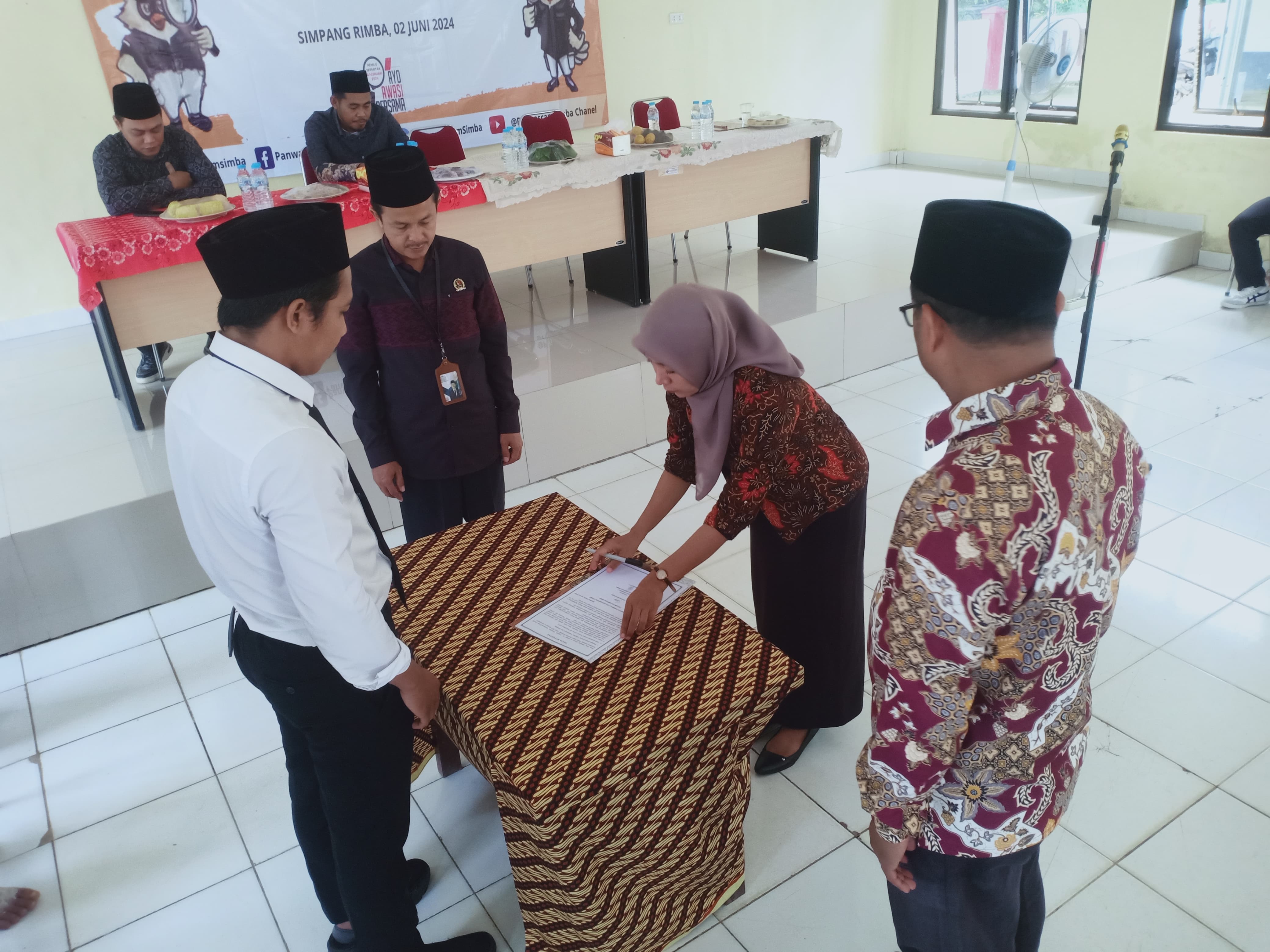 53 Panwaslu Kelurahan Desa di Basel Resmi Dilantik, Siap Awasi Pilkada 2024