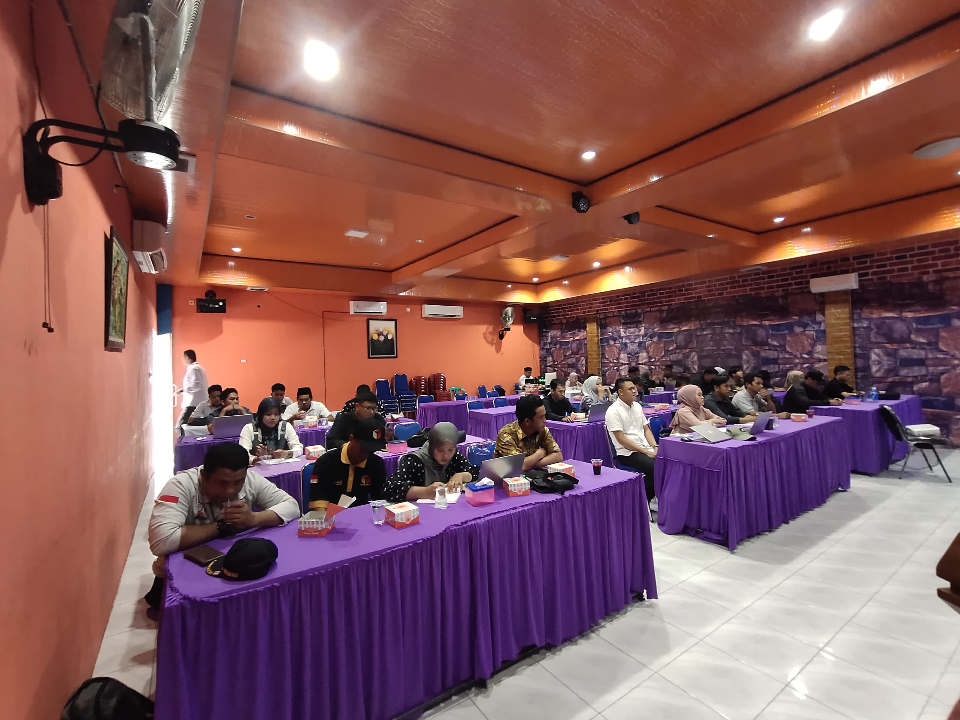 Optimaliasasi Pengawasan Coklit Pemilu 2024:Bawaslu Gelar Rapat Bersama Panwascam 