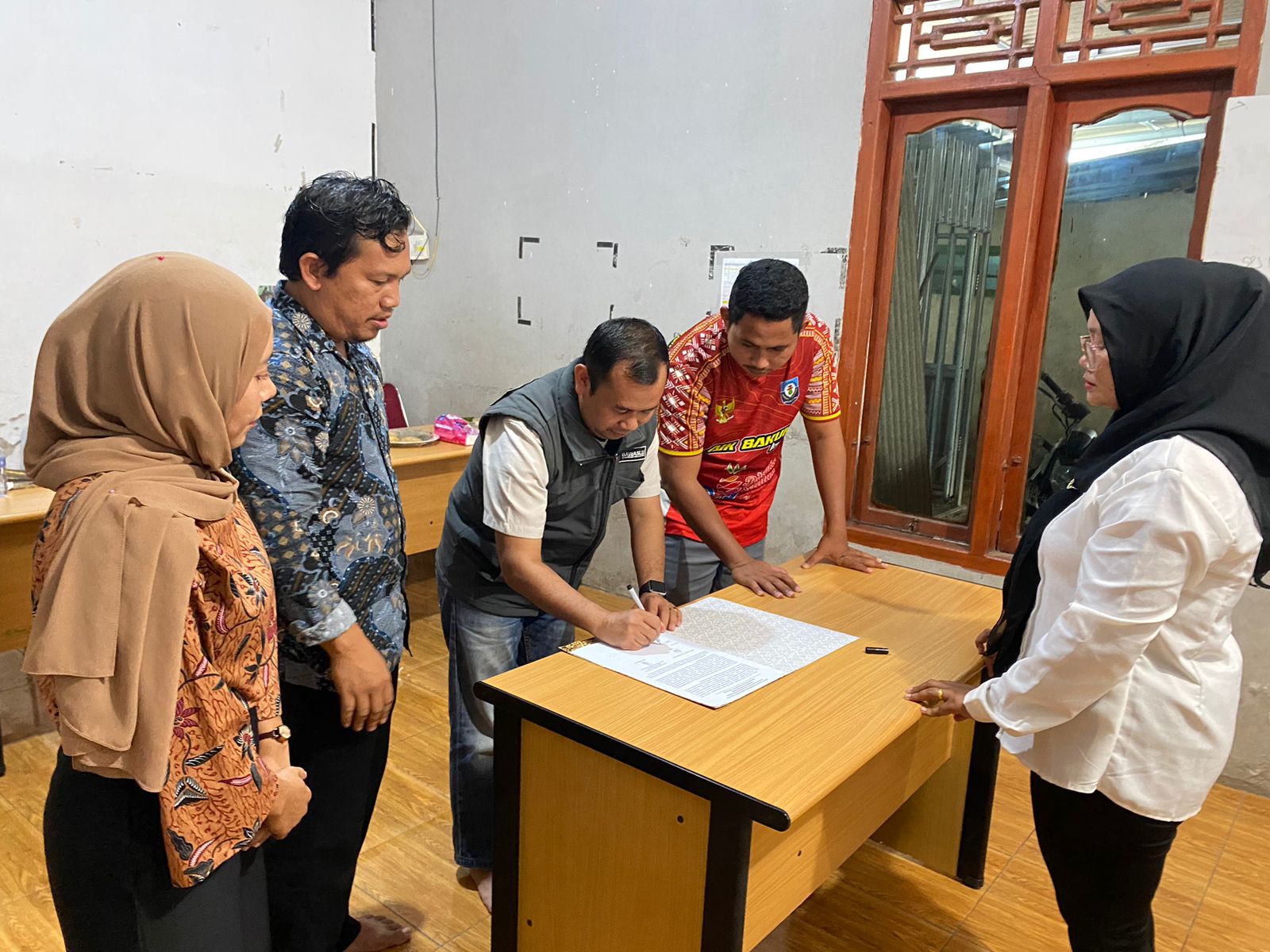 Bawaslu Bangka Selatan Hadiri Pelantikan PAW PKD Desa Permis Kecamatan Simpang Rimba pada Pemilihan Serentak Tahun 2024