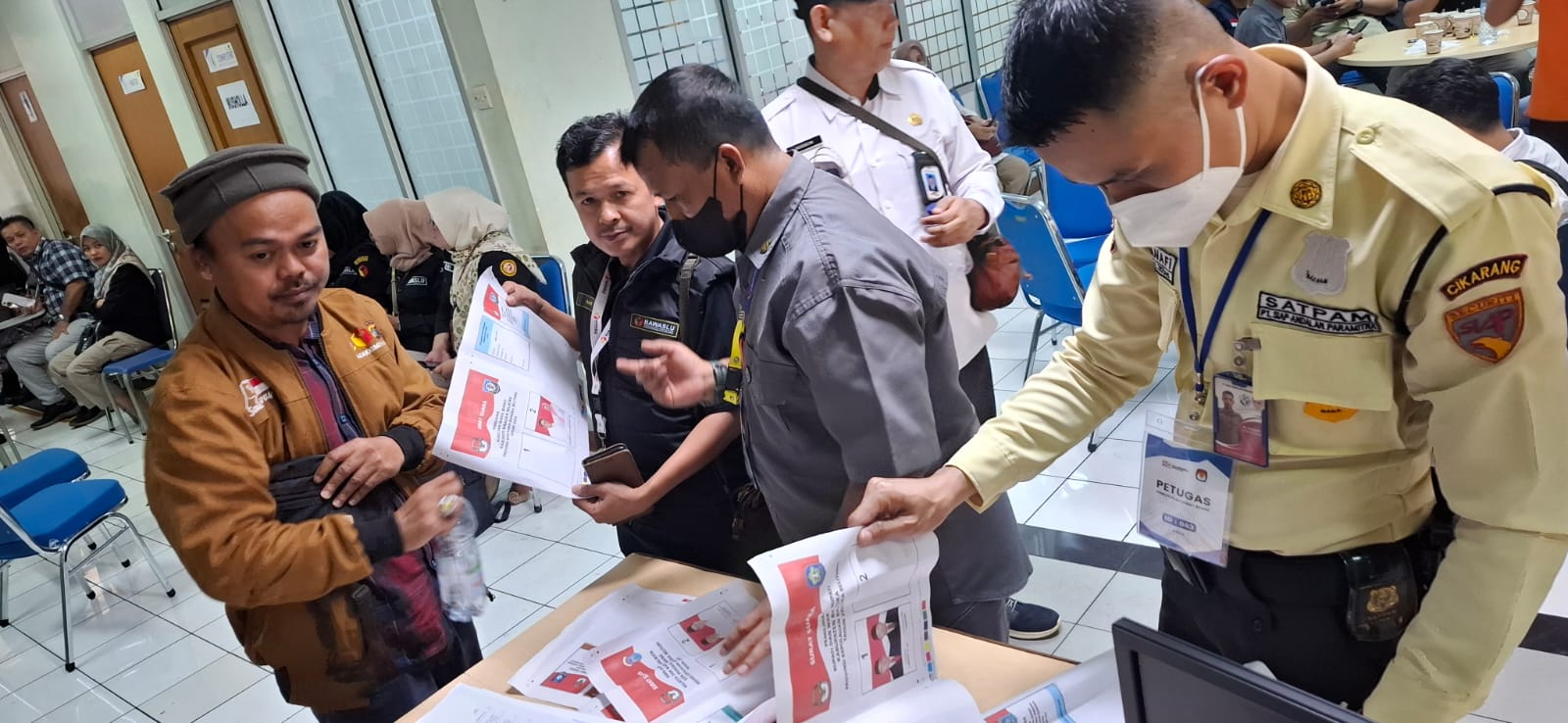 Bawaslu Bangka Selatan Awasi Langsung Proses Percetakan Surat Suara di PT Gramedia Cikarang untuk Pilkada Serentak 2024