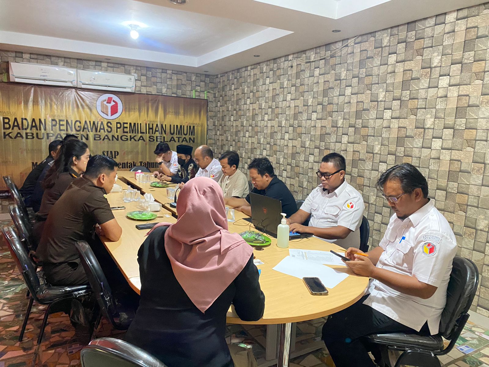 Bawaslu Bangka Selatan Gelar Rapat Evaluasi Gakkumdu untuk Pilkada Serentak 2024