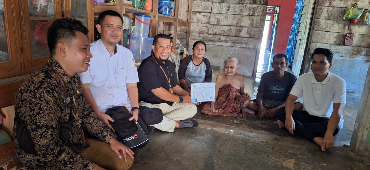 Tim Bawaslu Kabupaten Bangka Selatan melakukan pengawasan langsung terhadap pelaksanaan coklit terbatas oleh KPU, Kamis (25/09/2025)