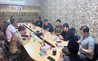 Rapat Bawaslu Bangka Selatan: Pembentukan Pokja Kampanye dan Penertiban APK untuk Pemilu Serentak 2024