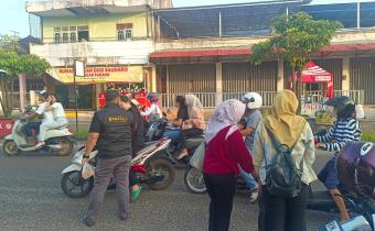 Lewat Jum’at Berkah, Bawaslu Bangka Selatan Tunjukkan Komitmen Sosial dan Humanis