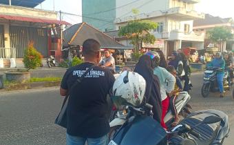 Sambut Idul Fitri, Bawaslu Bangka Selatan Gelar Aksi Berbagi Takjil